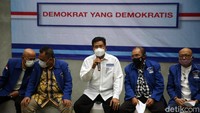 Salah seorang penggagas KLB Demokrat, Ahmad Yahya juga memberikan penjelasan dalam jumpa pers tersebut. 
