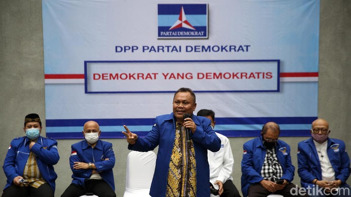 Kubu KLB Demokrat Deli Serdang, Sumut, menggelar konferensi pers di Menteng, Jakarta Pusat, Kamis (11/3/2021). Mereka menyuarakan adanya sejumlah pelanggaran perihal Anggaran Dasar dan Anggaran Rumah Tangga (AD/ART) versi tahun 2020. Jumpa pers dihadiri Soflawati Mosaid, Darmizal, Jhonny Allen, dan Ahmad Yahya.