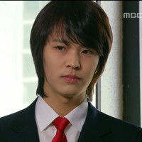 Inilah Kim Jeong Hoon, pemeran Pangeran Lee Yul di Princess Hours. Ia jatuh cinta dengan Shin Chae Kyeong, yang awalnya bertunangan dengannya. Sepupu Putra Mahkota Lee Shin ini tak tertarik memperebutkan tahta. Foto: dok. MBC
