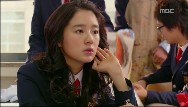 Inilah Yoon Eun Hye, pemeran Shin Chae Kyeong di Princess Hours. Ia dinikahkan dengan Putra Mahkota Lee Shin, yang satu sekolah dengannya. Meski awalnya kesal dengan sang suami, ia perlahan jatuh cinta. Foto: dok. MBC