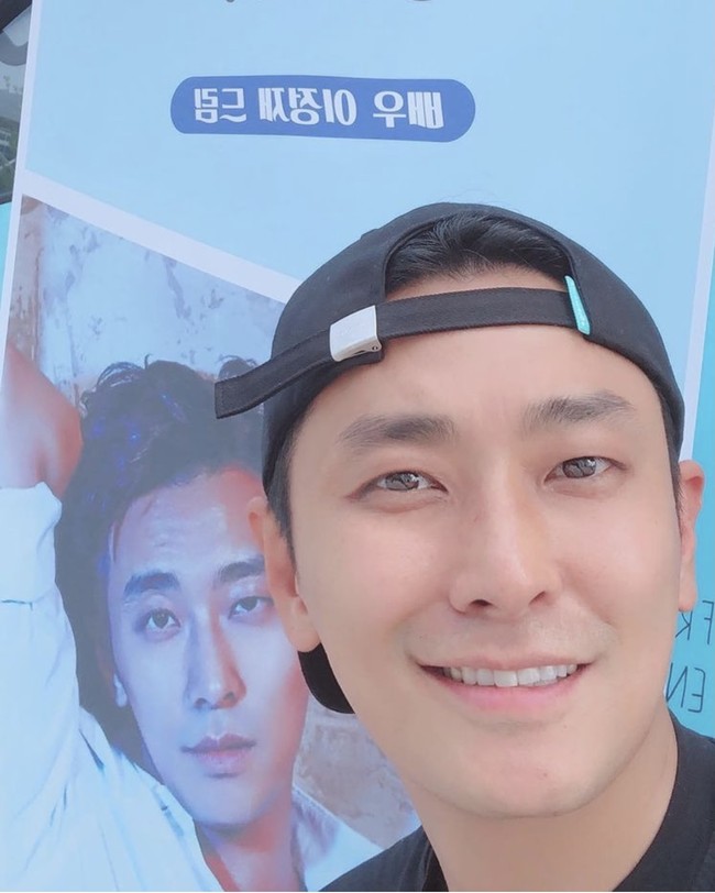15 tahun berlalu, Ju Ji Hoon terlihat ganteng awet muda. Artis Korea berumur 38 tahun ini kembali menjadi Putra Mahkota di drama Korea Kingdom. Tahun ini, ia membintangi drakor Jiri Mountain bersama Jun Ji Hyun. Foto: Instagram _jujihoon