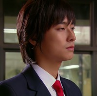 Ju Ji Hoon berperan sebagai Putra Mahkota Lee Shin di Princess Hours. Setelah ditolak pacarnya, ia memutuskan untuk melanjutkan perjodohannya dengan Shin Chae Kyeong, dan perlahan jatuh cinta dengannya. Foto: dok. MBC