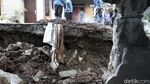 Turap Longsor di Ciganjur Mulai Dibersihkan