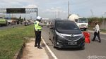 Polresta Bandung Lakukan Penyekatan Kendaraan di Tol Cileunyi