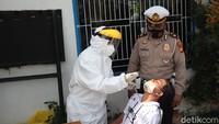 Namun, bagi pengendara yang mau melakukan rapid antigen agar menepi dan melakukan tes rapid antigen gen di pos polisi.