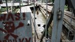 Sampah Sisa Banjir di Kali Mampang Dibersihkan