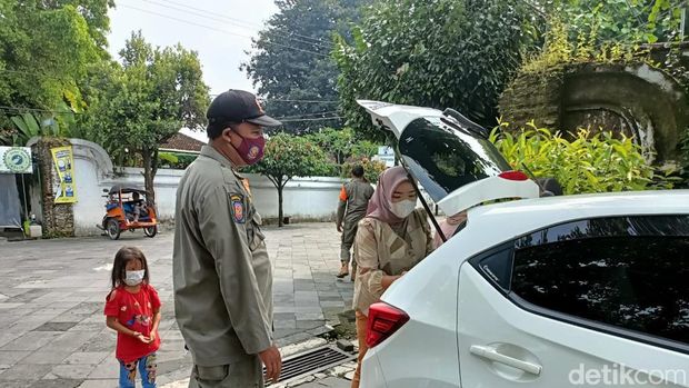 Satpol PP Yogya Periksa Wisatawan