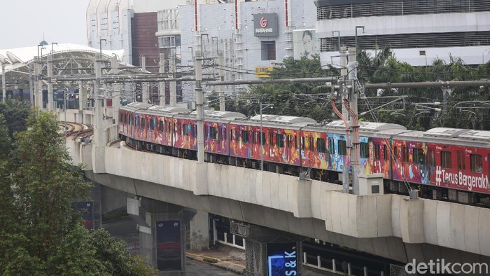 Menteri Perhubungan Budi Karya Sumadi menyebut bakal membangun proyek baru LRT dan MRT di 5 kota. Penasaran?
