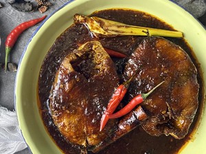 Resep Semur Ikan Tenggiri yang Gurih Manis Pekat