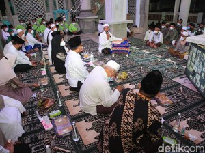 Banyuwangi Ajak ASN dan Warga Mengaji Kitab Kuning Lewat Smart Santri