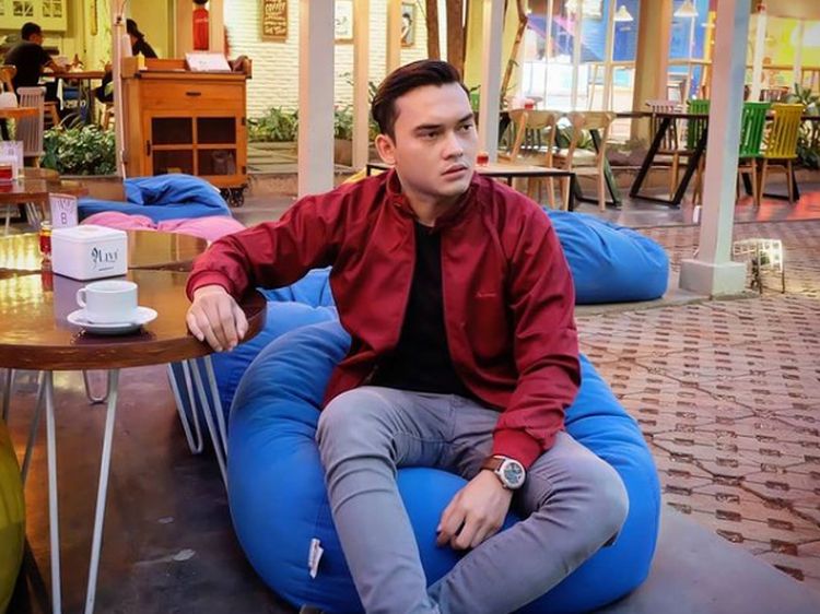 Tampannya Ikbal Fauzi, Pemain Ikatan Cinta yang Doyan Ngopi