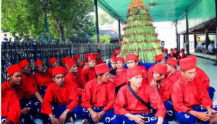 5 Tradisi Kirab dan Makan Bersama untuk Peringati hari Isra Miraj