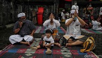 Biasanya, jika situasi normal upacara Melasti ini akan dihadiri oleh ribuan umat Hindu se Jabodetabek.