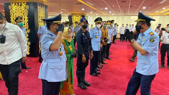 Yasonna Laoly (kanan) saat pelantikan Sekjen Kemenkum HAM (dok. Istimewa)