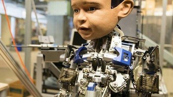Robot menyeramkan di posisi ke-4 adalah Diego-san. Ia merupakan humanoid yang dirancang untuk mempelajari perkembangan kognitif. Ini dimodelkan sebagai bayi berusia 1 tahun lebih. Foto: Twitter/@shahingh