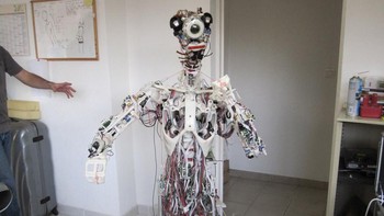 Ke-7, ada ECCE yang merupakan robot humanoid. Ia  menggunakan tulang, otot, dan tendon buatan untuk bergerak seperti yang manusia lakukan. Foto: The Robot Studio