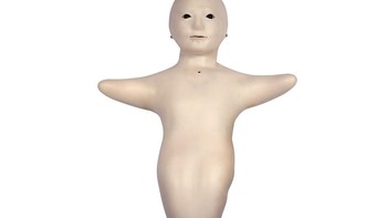 Telenoid mendapatkan gelar robot terseram di dunia. Telenboid sebenarnya merupakan perangkat komunikasi robotik. Manusia dapat terhubung ke robot melalui internet, dan robot akan mengirimkan suara serta tiruan gerakan wajah dan kepalanya. Foto: Hiroshi Ishiguro/Osaka University/ATR