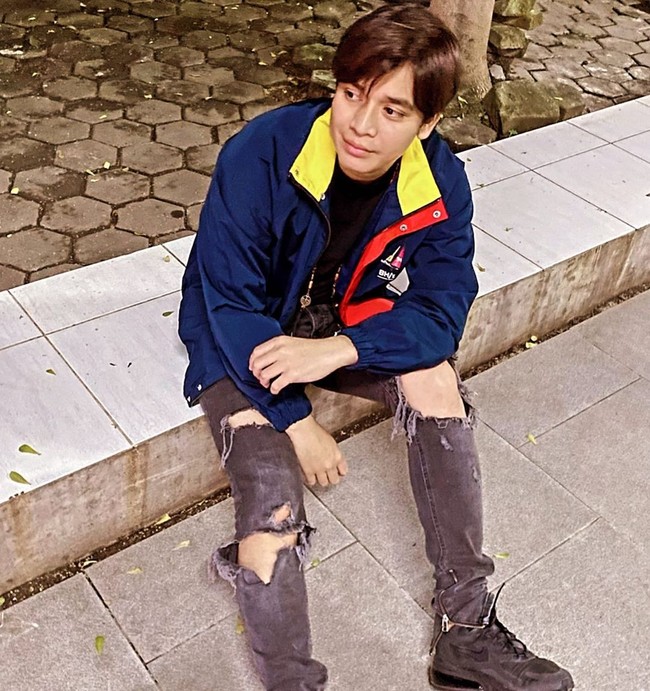 Billy Syahputra kembali menjadi sorotan. Bukan karena hubungannya dengan Amanda Manopo, melainkan karena penampilan barunya yang terlihat jauh lebih kurus. Foto: Instagram/@bilsky16