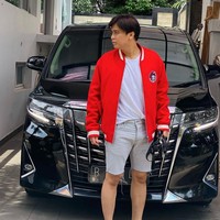 Melalui channel YouTube Rans Entertainment, Billy mengaku kepada Nagita Slavina bahwa penampilan barunya itu diperolehnya dengan melakukan diet dan olahraga. Nagita pun mengatakan bahwa Billy jadi terlihat makin ganteng dengan penampilannya saat ini. Foto: Instagram/@bilsky16