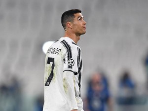 Cristiano Ronaldo di Juventus, Dipuji dan Dicaci