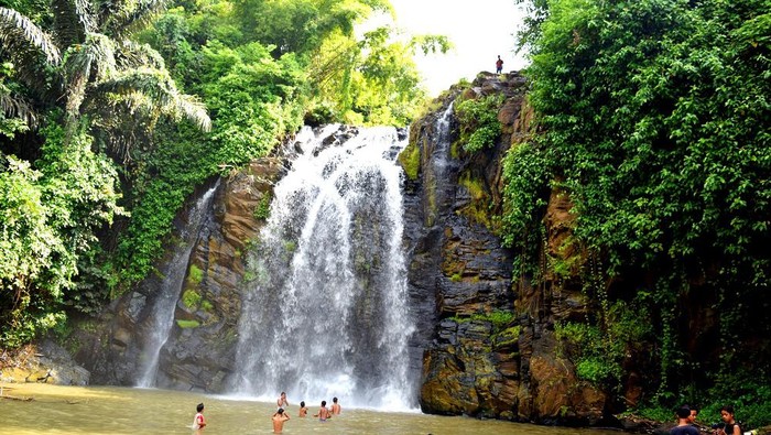 Curug Sawer di Pandeglang, Banten