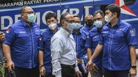 Saat ditanyakan apakah KSP Moeldoko termasuk dalam daftar gugatan, BW mengatakan keabsahan Moeldoko sebagai ketua umum di pihak KLB. BW menanyakan persoalan siapa yang menunjuk Moeldoko sebagai ketua umum, sementara yang menunjuknya itu pun tidak punya hak suara.