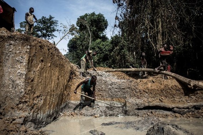 Congolese artisanal miners are seen mining for gold in the Togo-Kazaroho area on July 11, 2018 in Ituri Province. The Togo-Kazaroho Gold Mining site lies deep within the Ituri Forest. Miners will stay out in the forest for up to a week, by the end of the week the will usually have mined about Six grams of gold. The gold gets sold to traders in the near by town of Mambasa, from there it will either head legally to the town of Bunia or Illegally over the borders in Uganda. (Photo by John WESSELS / AFP)