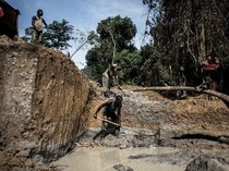 Heboh Gunung Emas di Kongo, Warga Ramai-ramai Keruk Pakai Tangan