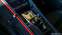 Perkembangan dinamis Ferrari Roma difokuskan untuk memberikan kepuasan dan kenyamanan berkendara yang luar biasa berkat bobot kendaraan yang rendah dan memiliki evolusi dari teknologi Slip Slide Control.