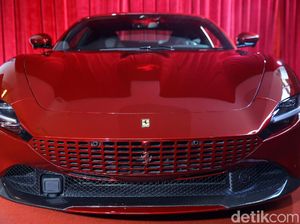 Supercar Harian Ferrari Roma Meluncur di RI
