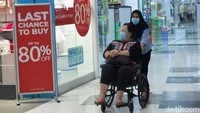 Pernyataan Jokowi tersebut bukan tanpa alasan, melansir dari CNBC Indonesia, Jokowi mengaku kerap kali menemukan ruang terdepan mal diisi oleh brand-brand dari luar negeri.