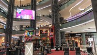 Selain itu, Jokowi juga mengajak seluruh elemen masyarakat untuk betul-betul mencintai produk dalam negeri. Karena menurut mantan Gubernur DKI Jakarta itu, potensi barang lokal tidak kalah jauh jika dibandingkan dengan produk luar, terlebih Indonesia memiliki pasar yang cukup besar.  