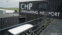 Fasilitas lain sebagai pelengkap seperti VIP lounge, ruang tunggu, kendaraan shuttle atau limosin ke airlines langsung.
