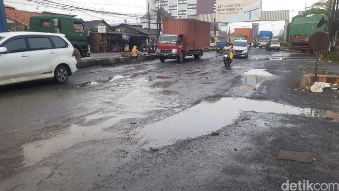 Jl Raya Industri, Cikarang Selatan, Kabupaten Bekasi, selepas hujan 12 Maret 2021 pagi. (Afzal Nur Iman/detikcom)