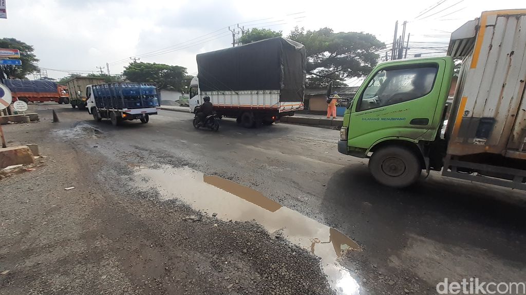 Jl Raya Industri di Kabupaten Bekasi, setelah diperbaiki, 12 Maret 2021. (Afzal Nur Iman/detikcom)