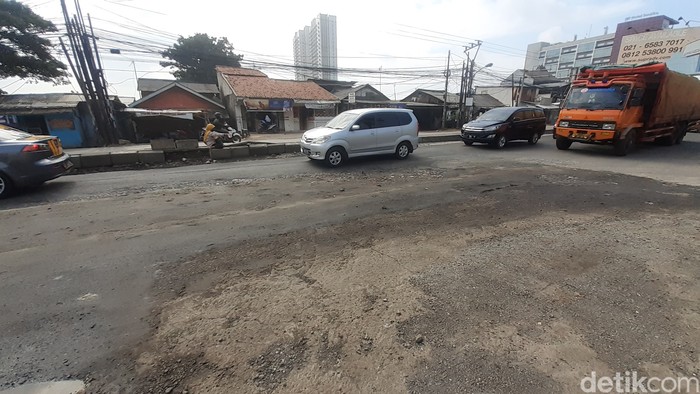 Jl Raya Industri di Kabupaten Bekasi, setelah diperbaiki, 12 Maret 2021. (Afzal Nur Iman/detikcom)