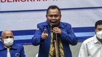 Kubu Kongres Luar Biasa (KLB) Partai Demokrat (PD) yang menetapkan secara sepihak Kepala KSP Moeldoko sebagai Ketum terus melempar serangan. Mereka menuding Agus Harimurti Yudhoyono (AHY) mengubah mukadimah Anggaran Dasar dan Anggaran Rumah Tangga (AD/ART) Partai Demokrat 2001.