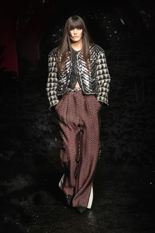 Fahion show koleksi busana Chanel terbaru untuk musim dingin 2021.  Foto: Courtesy of Chanel.