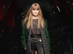 10 Koleksi Terbaru Chanel, Gaya Parisian Chic untuk Girls Night Out