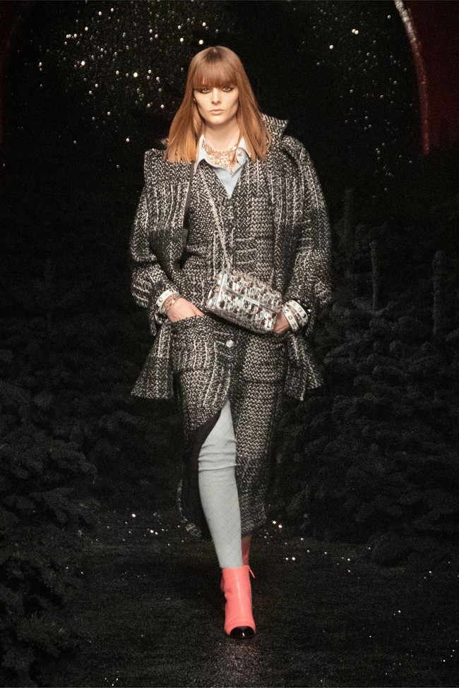 Fahion show koleksi busana Chanel terbaru untuk musim dingin 2021.  Foto: Courtesy of Chanel.