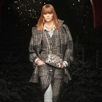 Fahion show koleksi busana Chanel terbaru untuk musim dingin 2021.  Foto: Courtesy of Chanel.