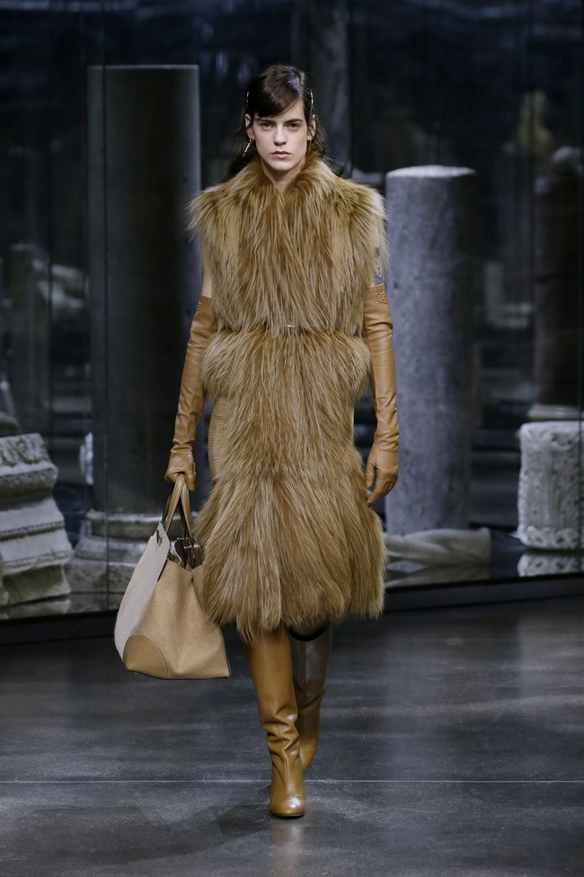 Fashion show koleksi busana Fendi Fall/Winter 2021 yang menjadi debut sang creative director Kim Jones F.oto: dok. Courtesy of Fendi. Foto: Dok. Fendi