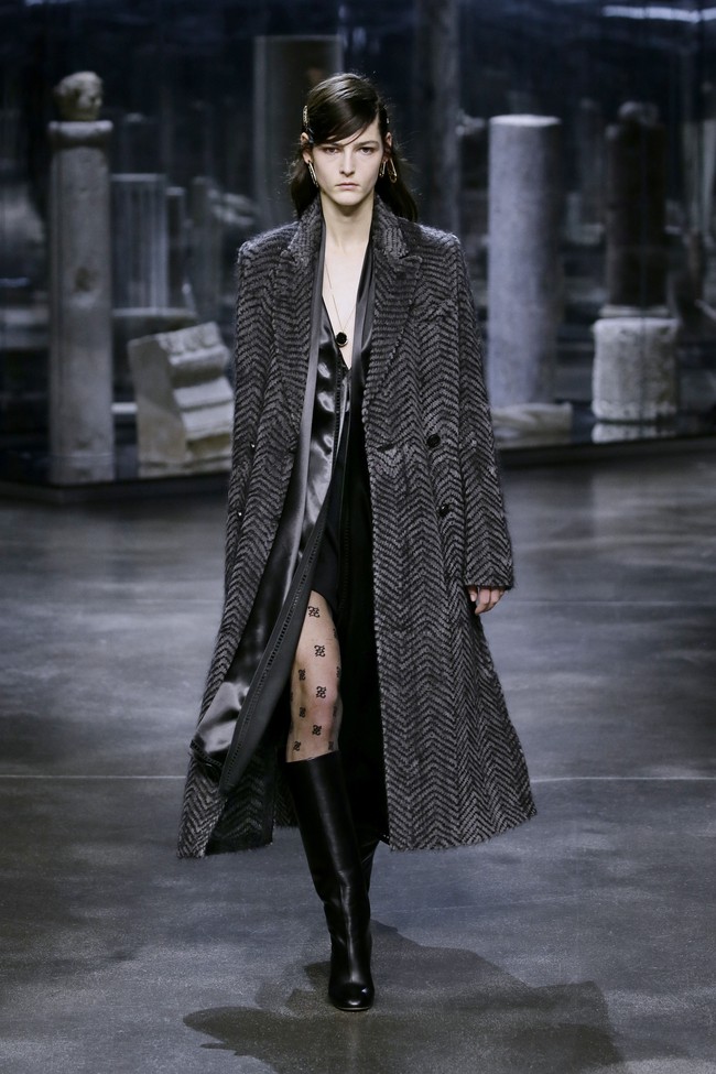 Fashion show koleksi busana Fendi Fall/Winter 2021 yang menjadi debut sang creative director Kim Jones.  Foto: dok. Courtesy of Fendi.