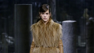 15 Koleksi Fendi Fall Winter 2021, Karya Perdana Kim Jones