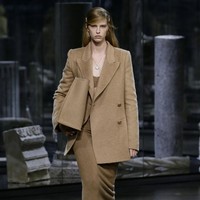 Fashion show koleksi busana Fendi Fall/Winter 2021 yang menjadi debut sang creative director Kim Jones F.oto: dok. Courtesy of Fendi. Foto: dok. Courtesy of Fendi.