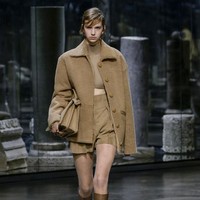 Fashion show koleksi busana Fendi Fall/Winter 2021 yang menjadi debut sang creative director Kim Jones. Foto: dok. Courtesy of Fendi.