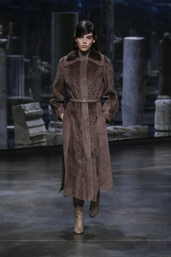 Fashion show koleksi busana Fendi Fall/Winter 2021 yang menjadi debut sang creative director Kim Jones. Foto: dok. Courtesy of Fendi.