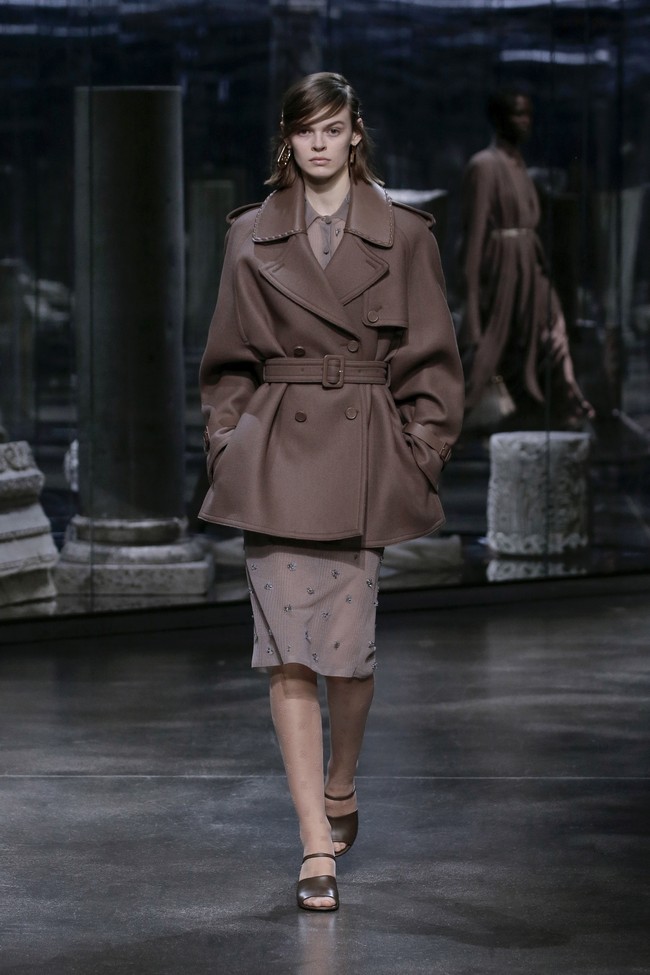 Fashion show koleksi busana Fendi Fall/Winter 2021 yang menjadi debut sang creative director Kim Jones. Foto: dok. Courtesy of Fendi.