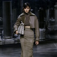 Fashion show koleksi busana Fendi Fall/Winter 2021 yang menjadi debut sang creative director Kim Jones. Foto: dok. Courtesy of Fendi.