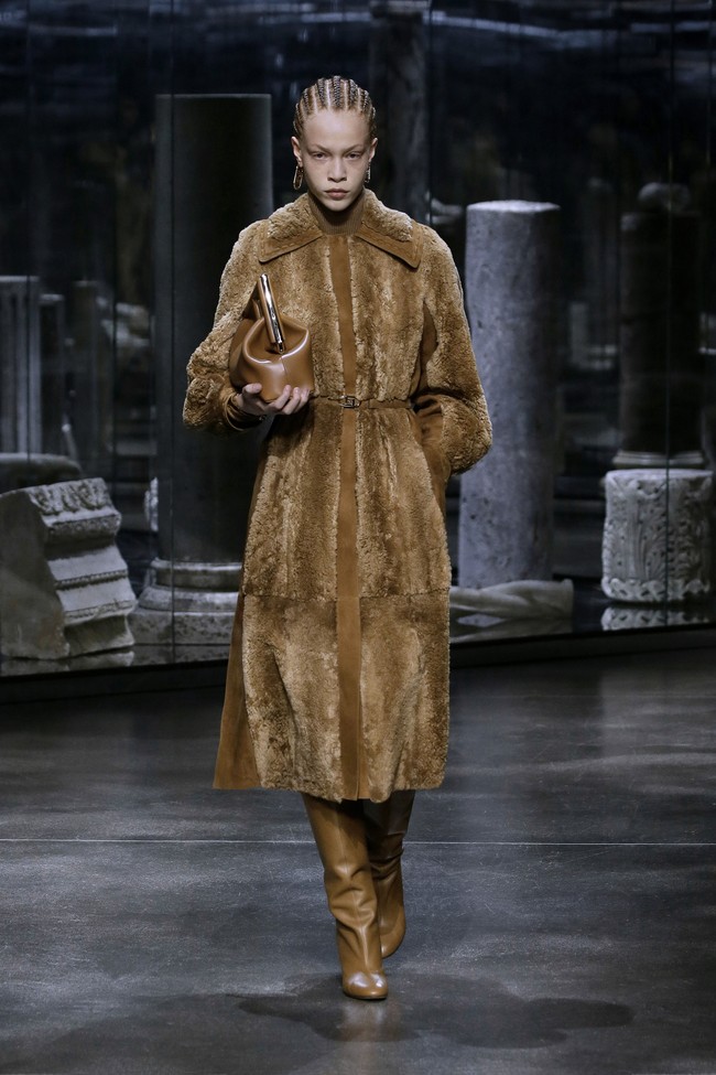 Fashion show koleksi busana Fendi Fall/Winter 2021 yang menjadi debut sang creative director Kim Jones F.oto: dok. Courtesy of Fendi.
